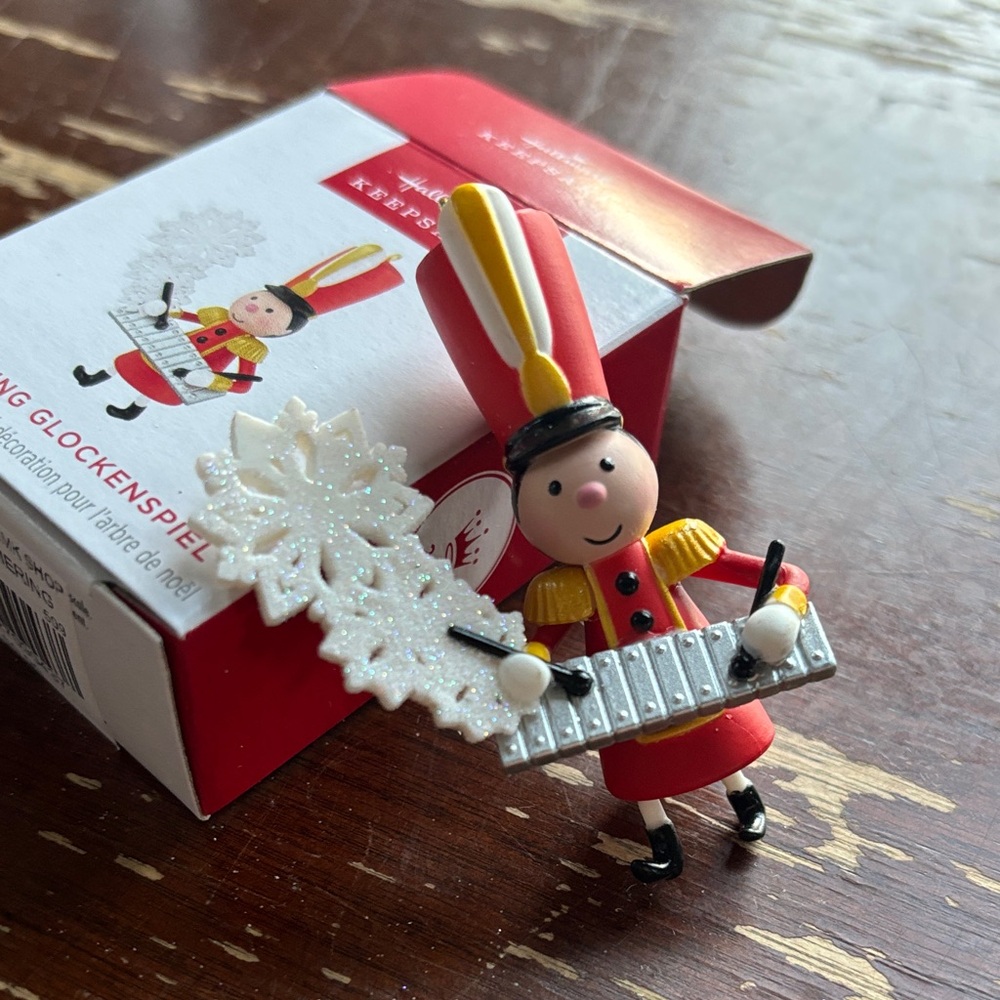Hallmark Glimmering Glockenspiel
